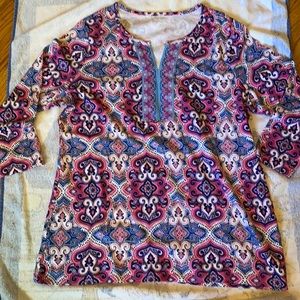 Ladies pretty paisley top.